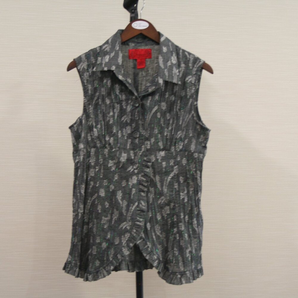 Shyanne Button-Front Blouse, Crinkle-effect fabric, White Floral Pattern on a da